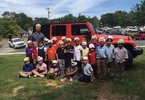 Moss Elementary kindergarten students celebrate the letter J for “jeep.”Moss Elementary kindergarten students use Learning alive Plus to build sentences.